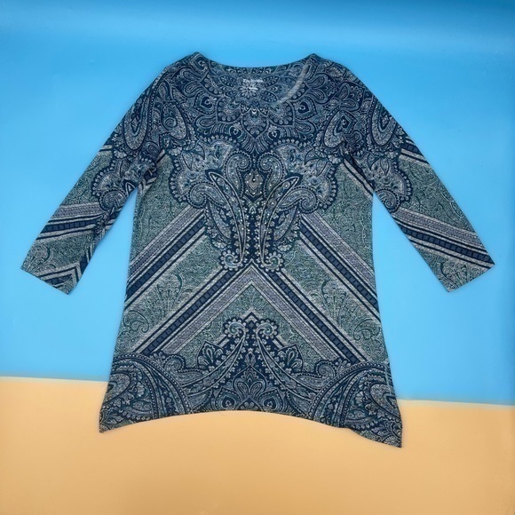 Kim Rogers Tops - Kim Rogers Cool Print Rhinestones Shirt